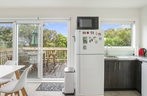 Mahurangi East Casa | Pohutukawa Paradise - Martins Bay Holiday Home