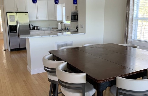 Arley Cabaña | Hermoso lote con todas las comodidades modernas. Corto paseo al agua!