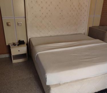 Ijare Hotel | PollyJolly Hotel and Suites