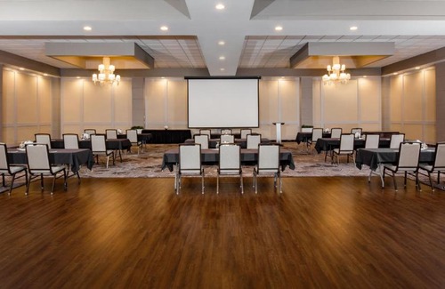 Grande Prairie Hotel | Pomeroy Hotel & Conference Centre