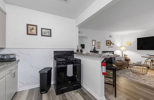 St. Joseph Casa | Pony Express 1BR - Pets OK + Laundry - Blue Door