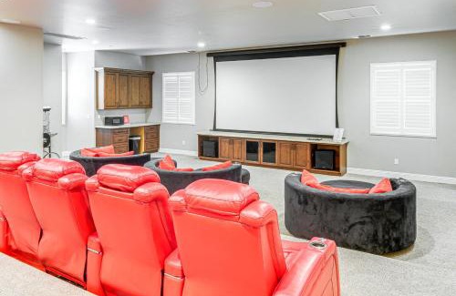 Porterville Casa | Pool and Private Theater Porterville Group Getaway!