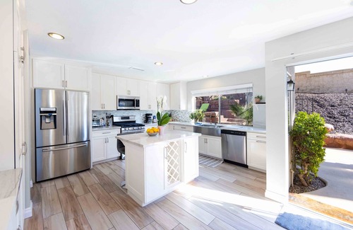 Temecula Casa | Pool fun in Murrieta, 35ft water slide, large jacuzzi, dog friendly.