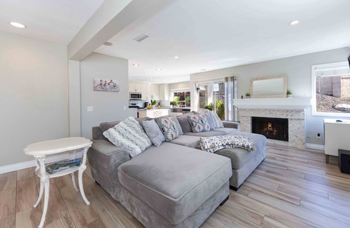 Temecula Casa | Pool fun in Murrieta, 35ft water slide, large jacuzzi, dog friendly.