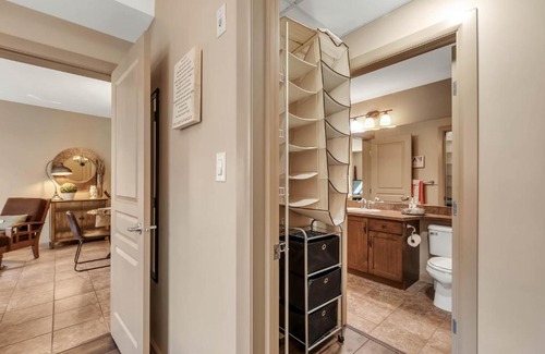 South Pandosy Apartamento | Pool Level 3 bedroom at Fabulous Resort #331