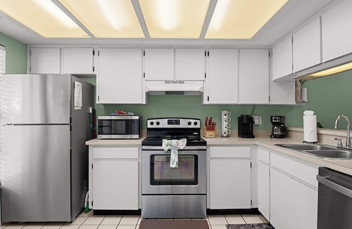 Temple Terrace Villa | Pool, Private Yard, Grill, Massage Bed Within 2 miles of USF, Moffit Center