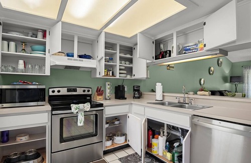 Temple Terrace Villa | Pool, Private Yard, Grill, Massage Bed Within 2 miles of USF, Moffit Center