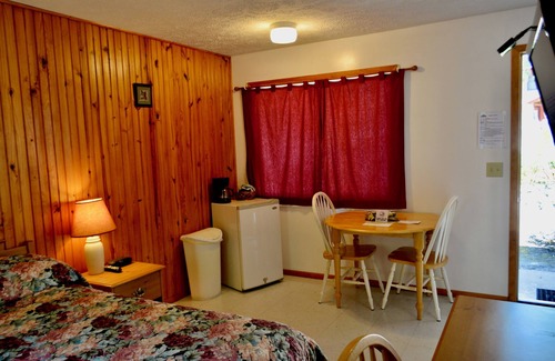 Bull Shoals Complejo | Pool View Queen Bed.