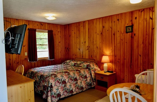 Bull Shoals Complejo | Pool View Queen Bed.