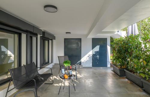 Voula Apartamento | Pool Voula Apartment close to Kavouri Beach by Cielo Homes