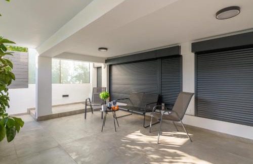 Voula Apartamento | Pool Voula Apartment close to Kavouri Beach by Cielo Homes