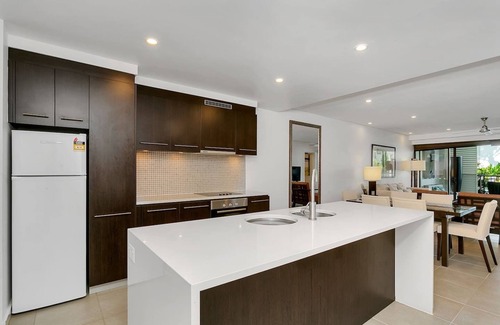 Port Douglas Complejo | Poolside Bliss A Modern Resort Sanctuary