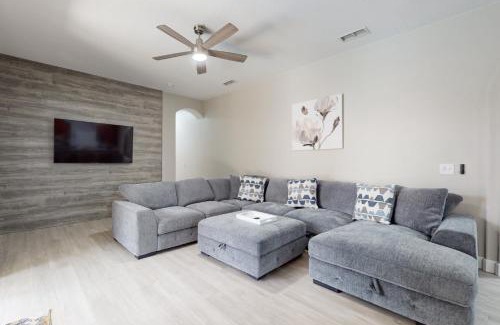 Legacy Park Casa | Poolside Bliss Manor