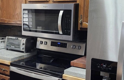 Cullowhee Cabina | Pop's Peak is a charming 3-bdr 3-bath cabin with WiFi, AC at Lake Glenville