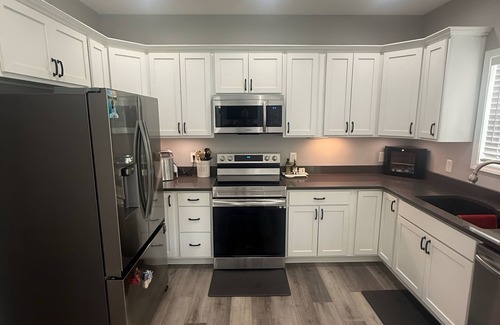 Bellmore Casa | Popular: 5 bed, 3.5 bath - Country Oasis