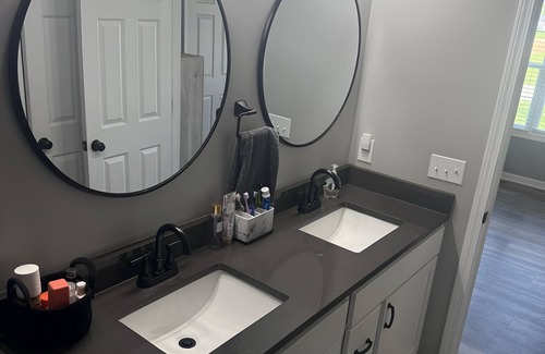 Bellmore Casa | Popular: 5 bed, 3.5 bath - Country Oasis