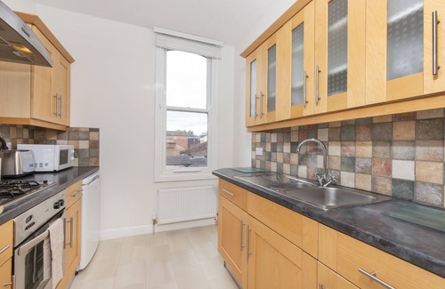 York Cabaña | Portland Apartment - sleeps 3 guests in 2 bedrooms