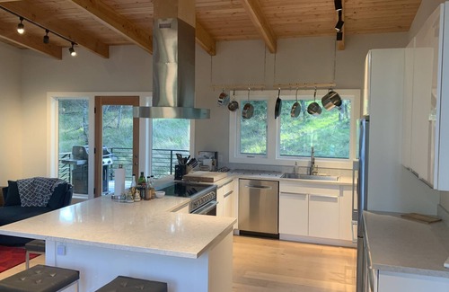 Hood River Casa | Post Canyon - Luxury oasis in Oregon's mountain bike capital.