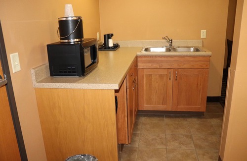 Holmen Hotel | Prairie Inn and Suites Holmen/La Cross