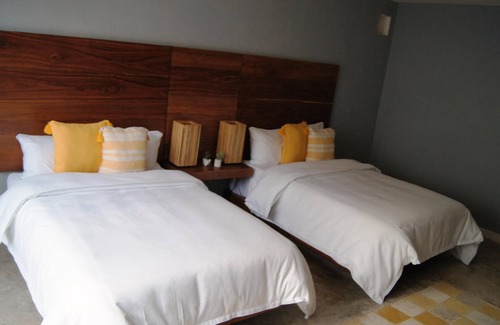 Barrio de Santiago Hotel | Preciosa habitación con 2 camas matrimoniales en el centro de Mérida.