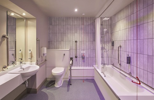 Cardiff City Centre Hotel | Premier Inn Cardiff Cc Queen Street