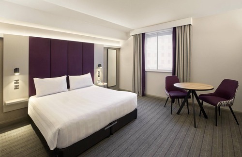 Fareham Hotel | Premier Inn Fareham