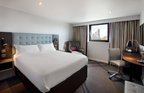 Enfield Lock Hotel | Premier Inn London Enfield