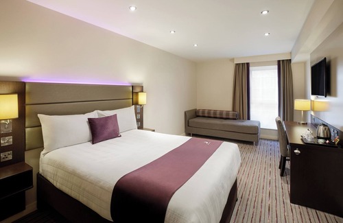 Leybourne Hotel | Premier Inn Maidstone - West Malling