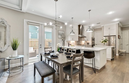 New Suburb Beautiful Casa | Premiere Luxury: Discover Our Brand New Townhouse in Tampa's Prime Location!