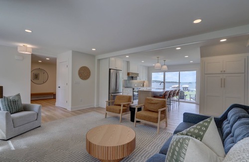 Pewaukee Casa | Premium Pewaukee Lakefront Home