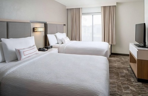 Donelson Hotel | Premium Suite in the Middle of Nashville! Breakfast, Pool, Pets Allowed!