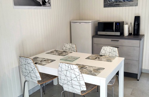 Pirou Cama Y Desayuno | Pretty beach house Cyprange