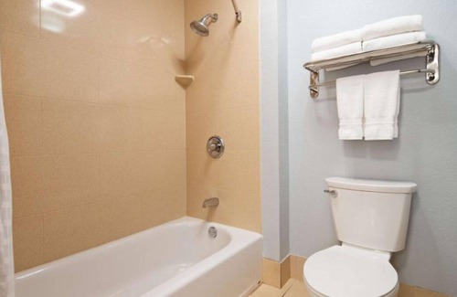 Blaine Casa | Prime Location! 2 Convenient Units, Free Parking & Breakfast, Indoor Pool