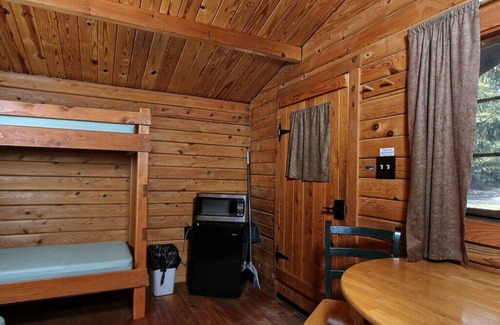 Centre Hall Cabina | Primitive Cabin PC2