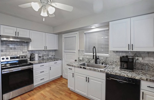 Arlington Heights Casa | Pristine - 3 Beds, 1.5 Ba!