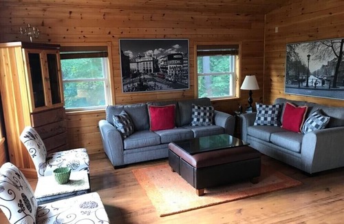 Bracebridge Cabaña | Pristine Cottage in beautiful surroundings
