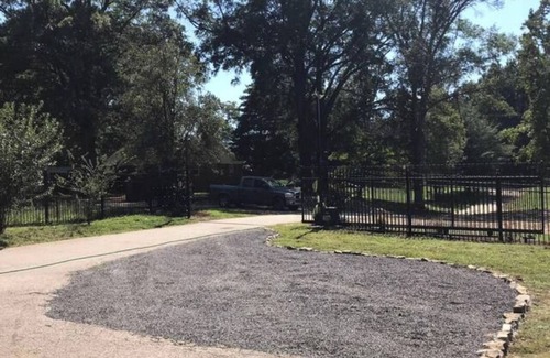 Raleigh Cabina | Private 3-BR Guest House with Full Amenities and Abundant Parking, near Airport.