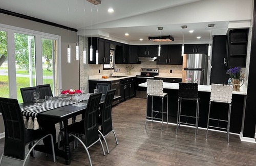 Hancocks Bridge Otro | Private 3BR Farmhouse on Estate with Event Space, Horses,Trails, Ponds & Orchard