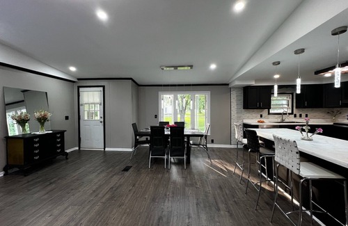 Hancocks Bridge Otro | Private 3BR Farmhouse on Estate with Event Space, Horses,Trails, Ponds & Orchard