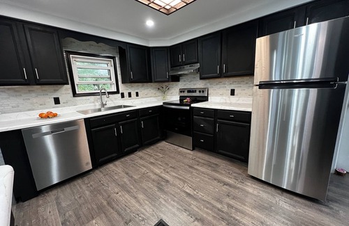 Hancocks Bridge Otro | Private 3BR Farmhouse on Estate with Event Space, Horses,Trails, Ponds & Orchard