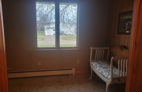 Chelsea Casa | Private, 4-bedroom country house in Chelsea. Located on the Iowa River.