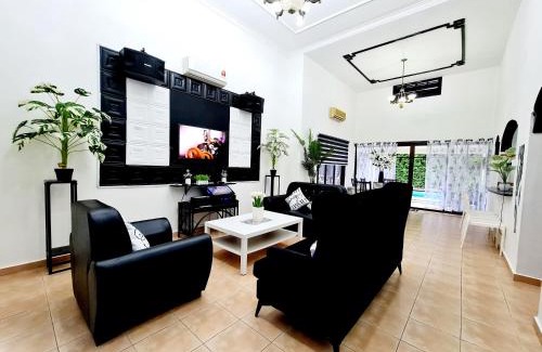 Alor Gajah Villa | Private 4Bedroom Villa Pool,BBQ,Karaoke, Afamosa Resort