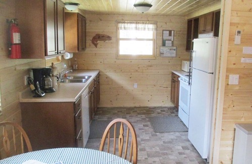 Tower Cabina | Birch Point Guest Cabin - Privado, espacioso, tranquilo, con aire acondicionado