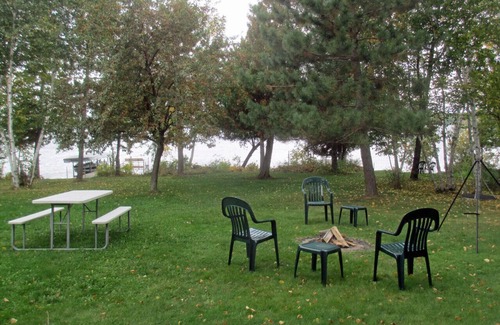 Tower Cabina | Birch Point Guest Cabin - Privado, espacioso, tranquilo, con aire acondicionado