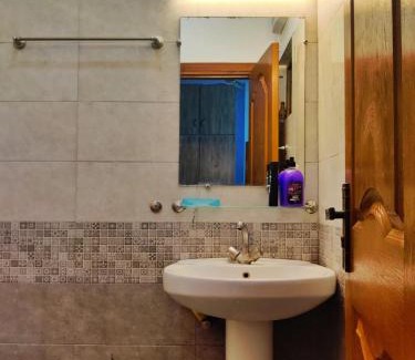 F-7 Sector Apartamento | Private and Charm 1Bed Apartment- AC- WiFi- Self-CheckIN