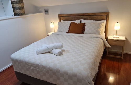 Guildford Casa | Private and Cosy Two Storey Guest House Near Shops/transport