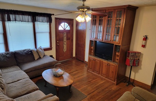 Colonial Heights Casa | Apartamento privado junto a la I-95 de Fort Lee Military Base & Va State University