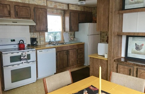 Port Angeles Casa | Hen House tiene capacidad para 3 personas con senderos únicos en el lugar y sendero de playa pvt