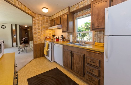 Port Angeles Casa | Hen House tiene capacidad para 3 personas con senderos únicos en el lugar y sendero de playa pvt