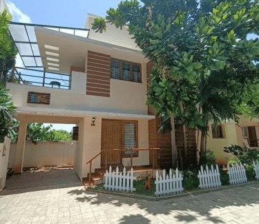 Covelong Beach Villa | Private Beach ECR Villa by the Bay - 5 mins walk to Beach
